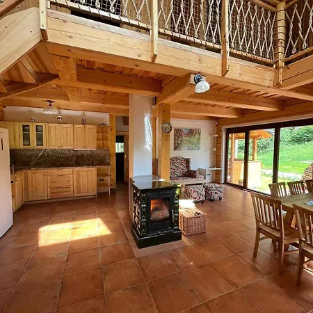 Roubenka Na Popluzi Nyaraló